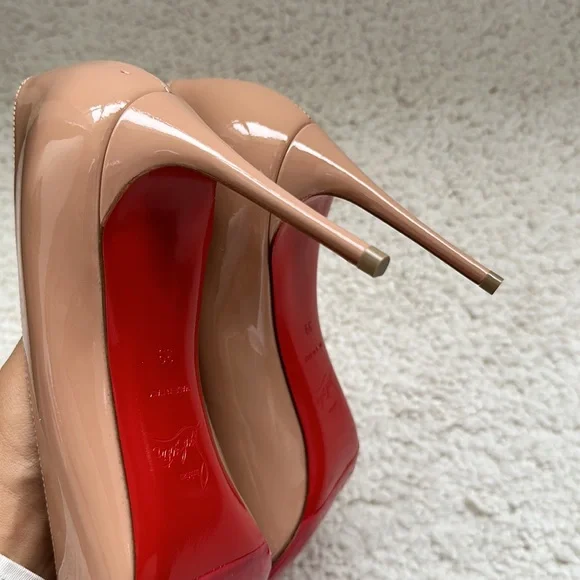 Christian Louboutin 'Kate' Pointed Toe Patent Leather Pump (39) - Picture 7 of 10